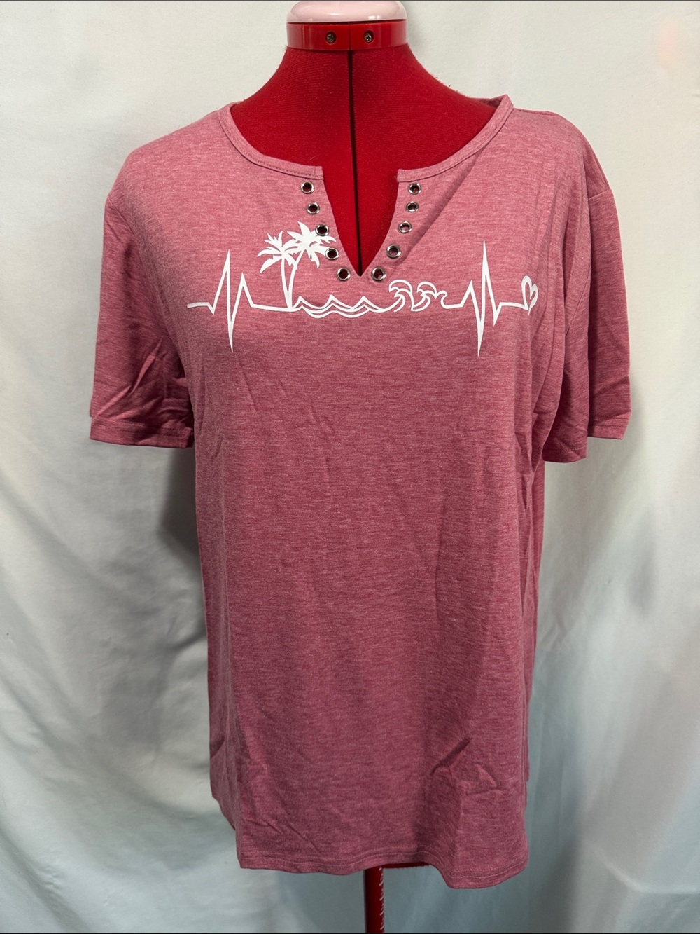 Women’s Short-Sleeve V-Notch Tee in Dusty Rose with Palm Heart Graphic